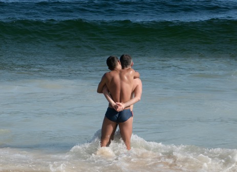 Brasil2023-RioIpanemaPraiaGayCouple0318(1)